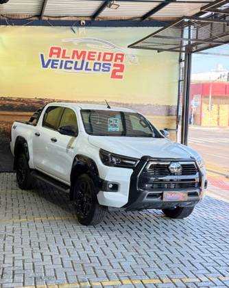 TOYOTA HILUX 2.8 D-4D TURBO DIESEL CD CONQUEST 4X4 AUTOMÁTICO