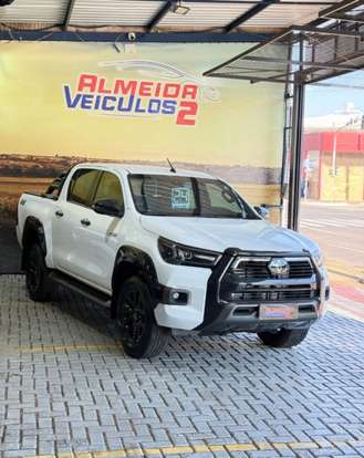 TOYOTA-HILUX-2023