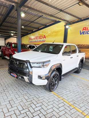 TOYOTA-HILUX-2023