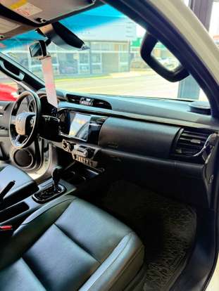 TOYOTA-HILUX-2023