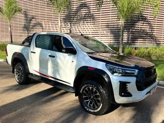 TOYOTA-HILUX-2.8 D-4D TURBO DIESEL CD GR-S 4X4 AUTOMÁTICO TOYOTA-HILUX-2022