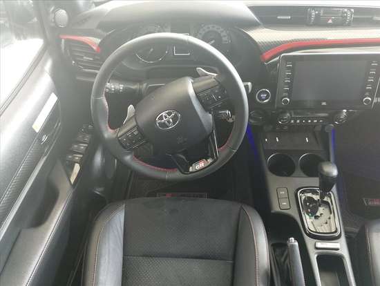 TOYOTA-HILUX-2023