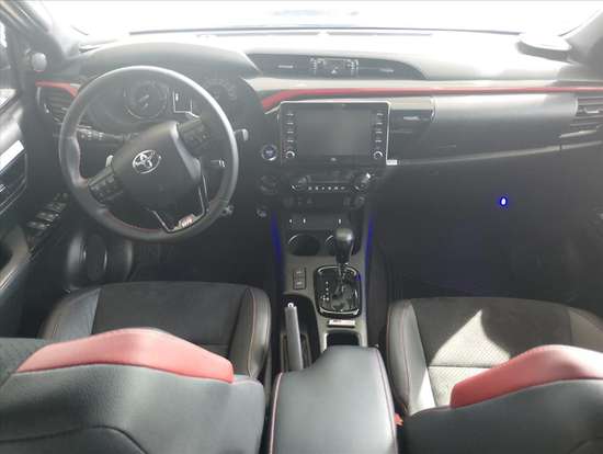 TOYOTA-HILUX-2023