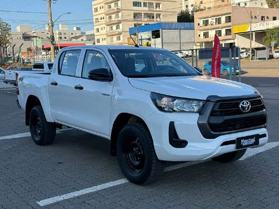 TOYOTA-HILUX-2025