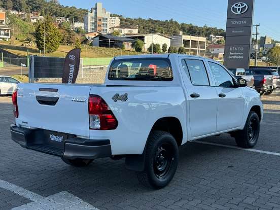 TOYOTA-HILUX-2025