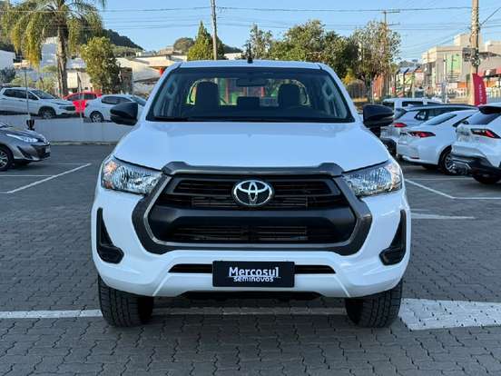 TOYOTA-HILUX-2025
