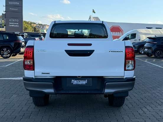 TOYOTA-HILUX-2025
