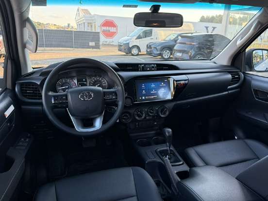 TOYOTA-HILUX-2025