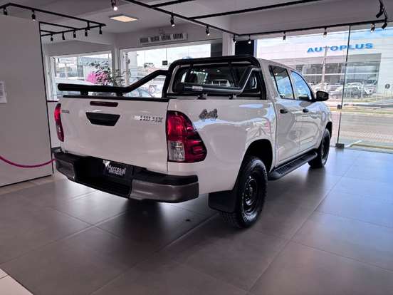 TOYOTA-HILUX-2025