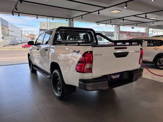 TOYOTA-HILUX-2025