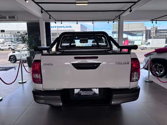 TOYOTA-HILUX-2025