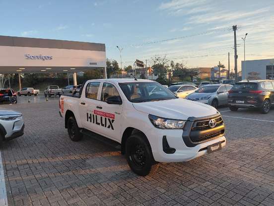 TOYOTA-HILUX-2.8 D-4D TURBO DIESEL CD POWER PACK 4X4 AUTOMÁTICO TOYOTA-HILUX-2025