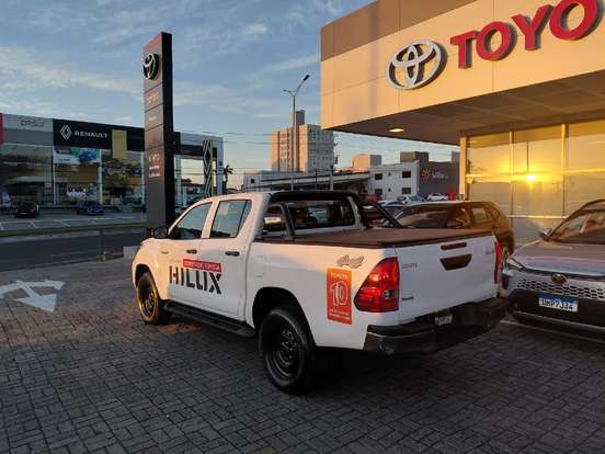 TOYOTA-HILUX-2025