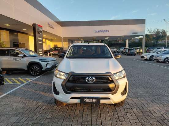TOYOTA-HILUX-2025