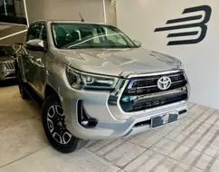 TOYOTA HILUX 2.8 D-4D TURBO DIESEL CD SR 4X4 AUTOMÁTICO TOYOTA HILUX 2.8 D-4D TURBO DIESEL CD SR 4X4 AUTOMÁTICO
