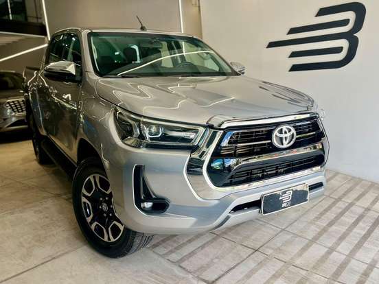 TOYOTA-HILUX-2.8 D-4D TURBO DIESEL CD SR 4X4 AUTOMÁTICO TOYOTA-HILUX-2025