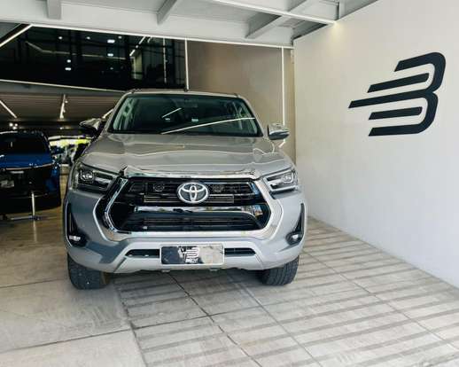 TOYOTA-HILUX-2025