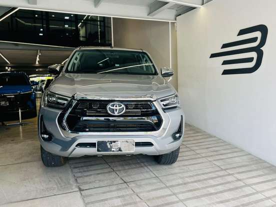 TOYOTA-HILUX-2.8 D-4D TURBO DIESEL CD SR 4X4 AUTOMÁTICO TOYOTA-HILUX-2025