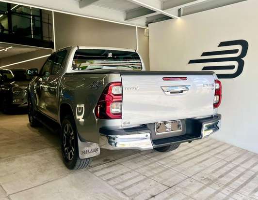 TOYOTA-HILUX-2025