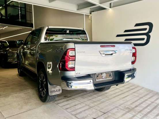 TOYOTA-HILUX-2.8 D-4D TURBO DIESEL CD SR 4X4 AUTOMÁTICO TOYOTA-HILUX-2025