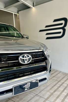 TOYOTA-HILUX-2025