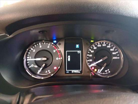 TOYOTA-HILUX-2025