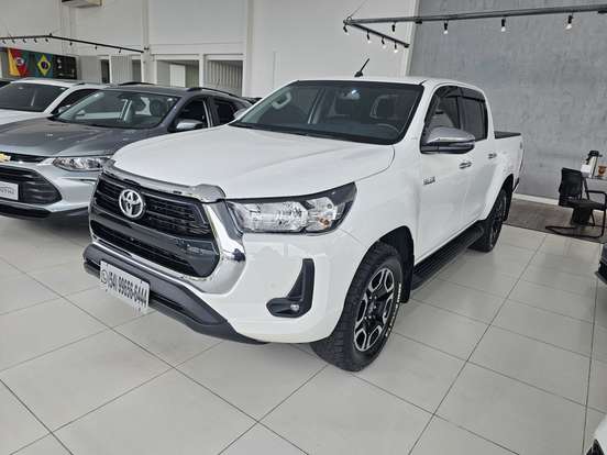 TOYOTA-HILUX-2023