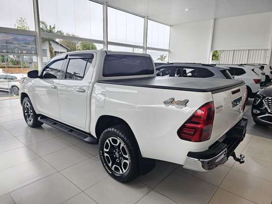 TOYOTA-HILUX-2023