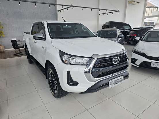 TOYOTA-HILUX-2023