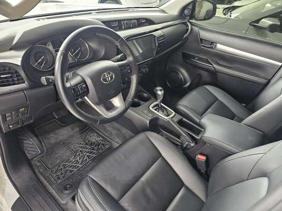 TOYOTA-HILUX-2023