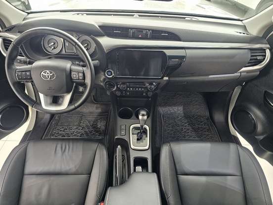 TOYOTA-HILUX-2023