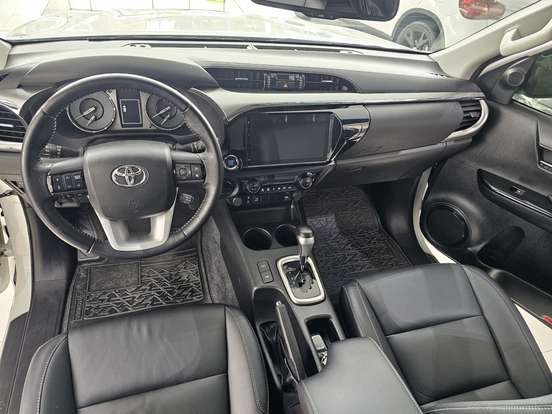 TOYOTA-HILUX-2023