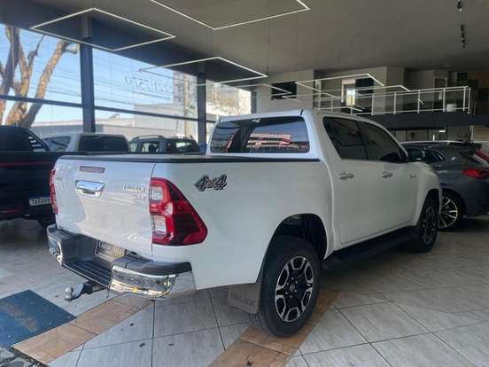 TOYOTA-HILUX-2025