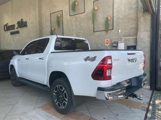 TOYOTA-HILUX-2025