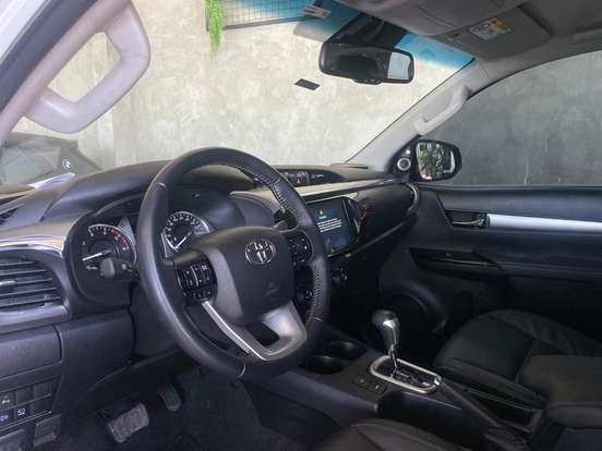 TOYOTA-HILUX-2.8 D-4D TURBO DIESEL CD SRX 4X4 AUTOMÁTICO TOYOTA-HILUX-2025