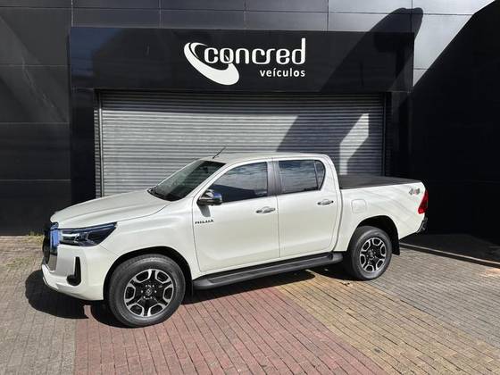 TOYOTA HILUX 2.8 D-4D TURBO DIESEL CD SRX 4X4 AUTOMÁTICO