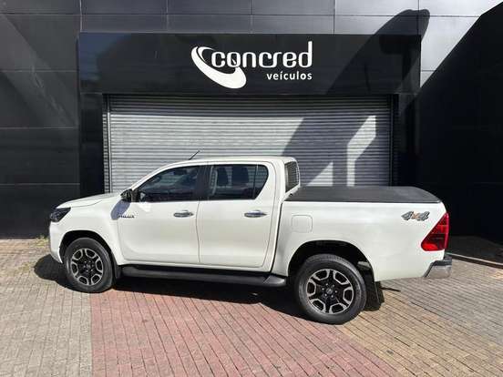 TOYOTA-HILUX-2022