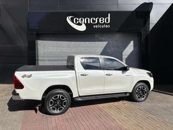 TOYOTA-HILUX-2.8 D-4D TURBO DIESEL CD SRX 4X4 AUTOMÁTICO TOYOTA-HILUX-2022