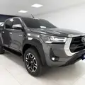 TOYOTA HILUX 2.8 D-4D TURBO DIESEL CD SRX 4X4 AUTOMÁTICO TOYOTA HILUX 2.8 D-4D TURBO DIESEL CD SRX 4X4 AUTOMÁTICO