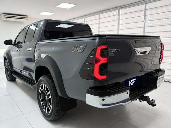 TOYOTA-HILUX-2024