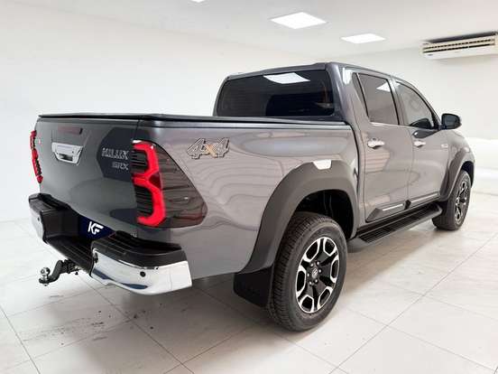 TOYOTA-HILUX-2024