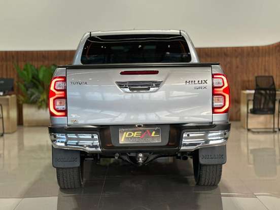 TOYOTA-HILUX-2.8 D-4D TURBO DIESEL CD SRX 4X4 AUTOMÁTICO TOYOTA-HILUX-2021