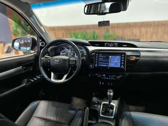 TOYOTA-HILUX-2021
