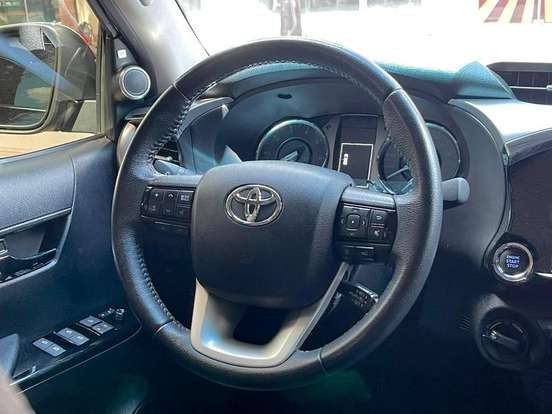 TOYOTA-HILUX-2024