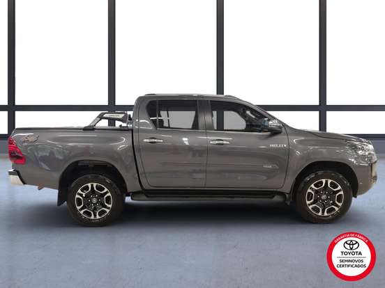 TOYOTA-HILUX-2.8 D-4D TURBO DIESEL CD SRX 4X4 AUTOMÁTICO TOYOTA-HILUX-2025