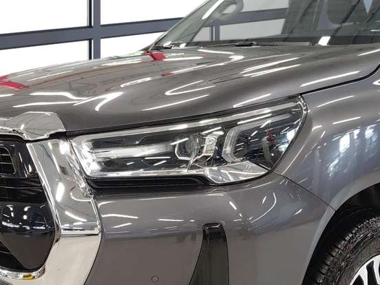 TOYOTA-HILUX-2.8 D-4D TURBO DIESEL CD SRX 4X4 AUTOMÁTICO TOYOTA-HILUX-2025