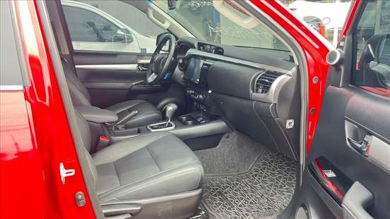 TOYOTA-HILUX-2.8 D-4D TURBO DIESEL CD SRX 4X4 AUTOMÁTICO TOYOTA-HILUX-2025