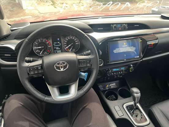 TOYOTA-HILUX-2025