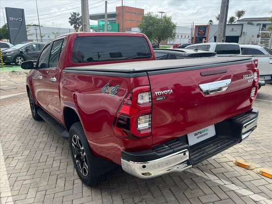 TOYOTA-HILUX-2.8 D-4D TURBO DIESEL CD SRX 4X4 AUTOMÁTICO TOYOTA-HILUX-2025