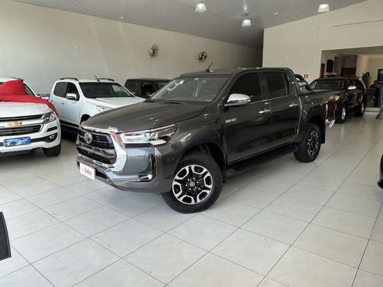 TOYOTA-HILUX-2023